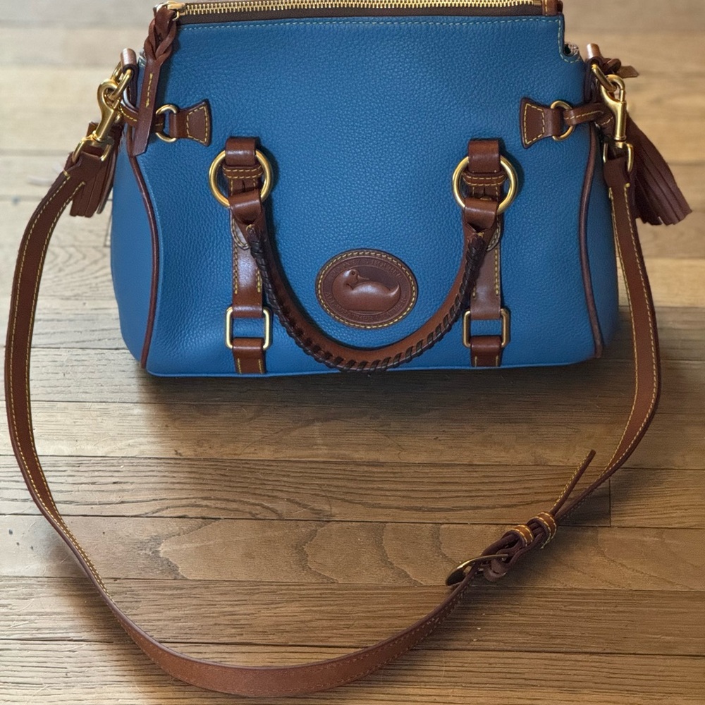 *LIKE NEW* Dooney & Bourke All Weather Satchel